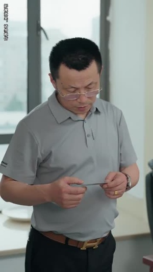 重回2000我开局拿下满分状元(31集) 重回2000我开局拿下满分状元(31集)砍杀戏太残暴